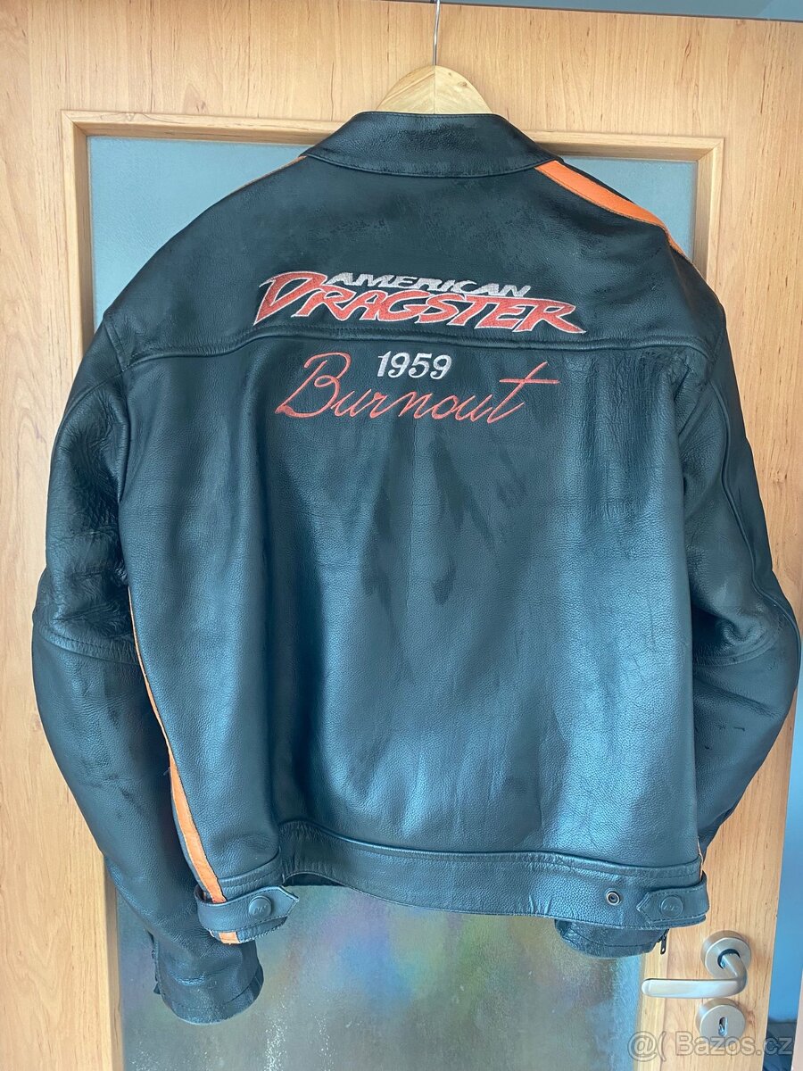 Bunda s chrániči. - 2