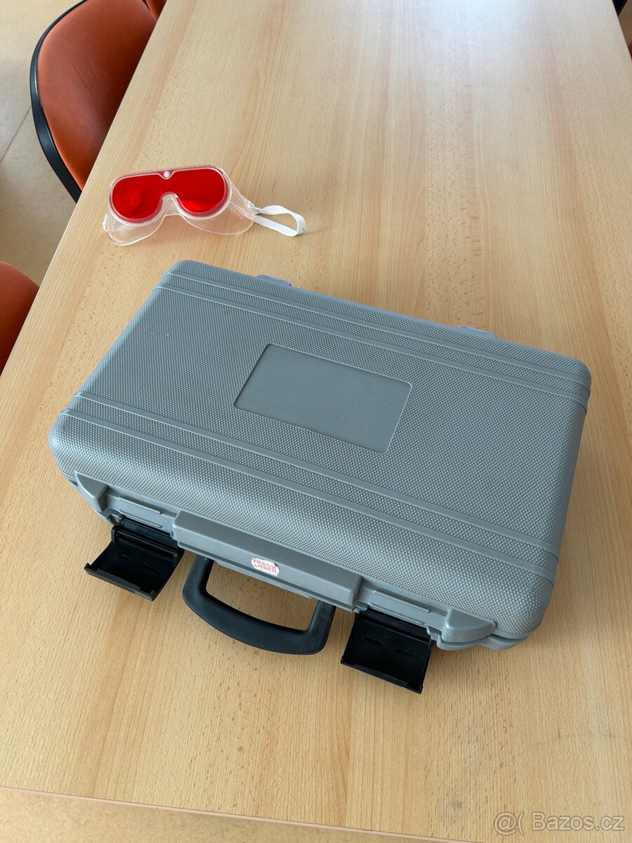 Laserová vodováha se stativem - 2