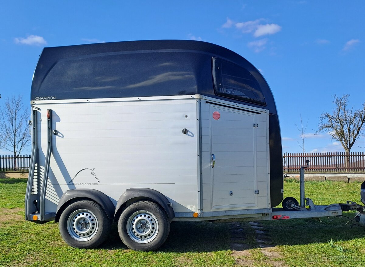 Prodám celohliníkový přívěs-přepravník na 2 koně Böckmann - 2