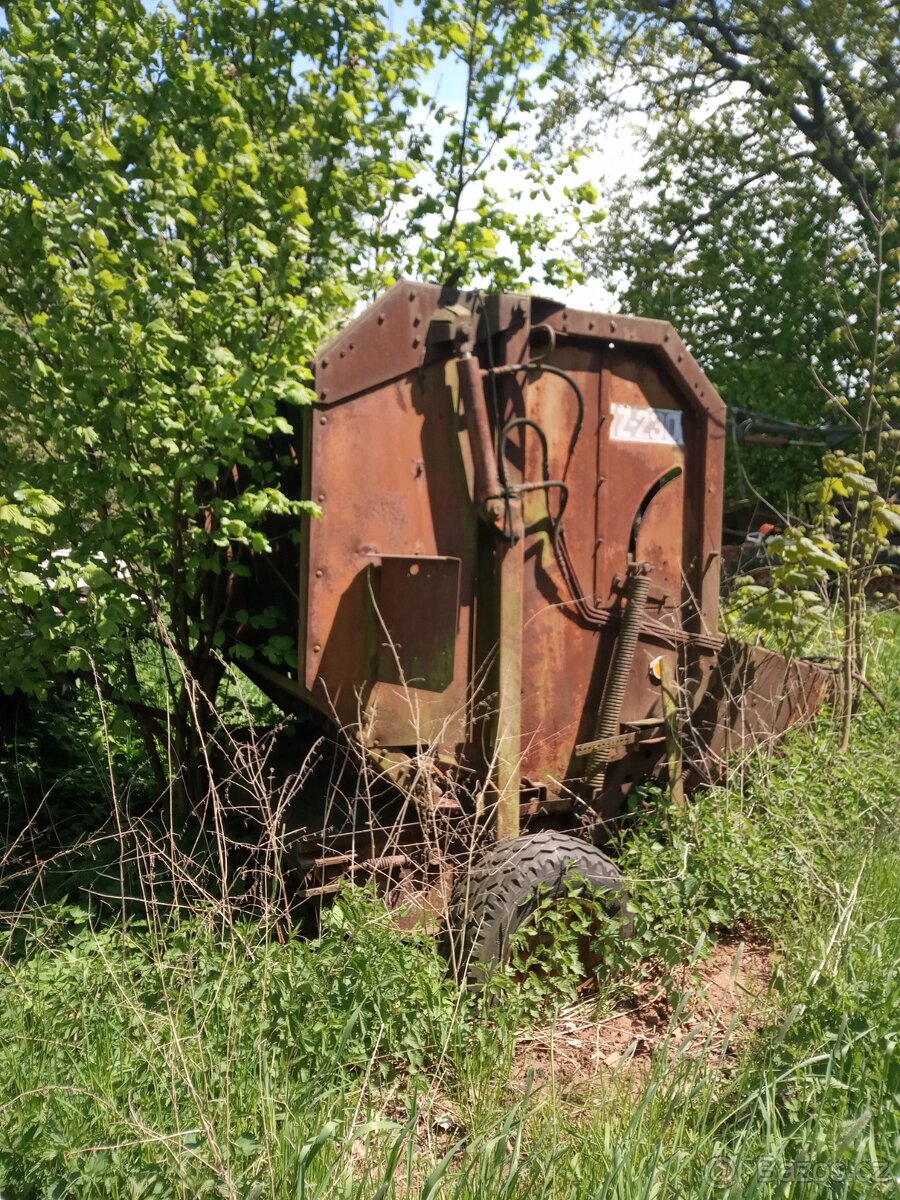 Prodám lis na seno. - 2