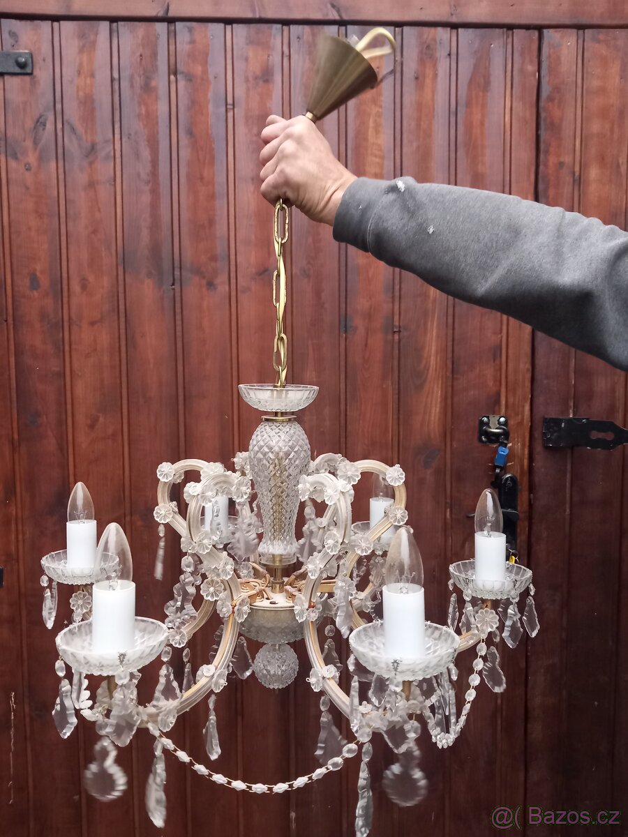 Skleněný lustr - 2