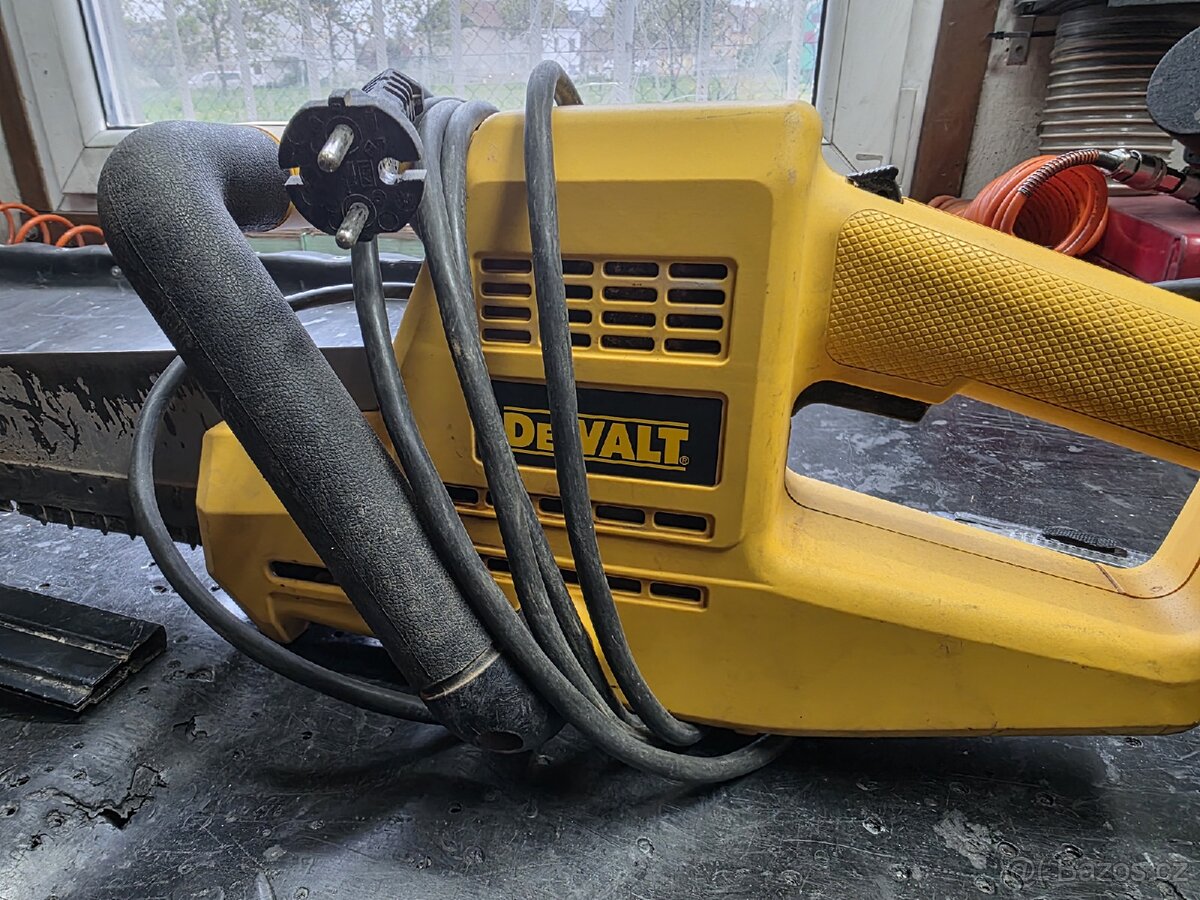 Pila na cihly DeWalt DW 393 - 2