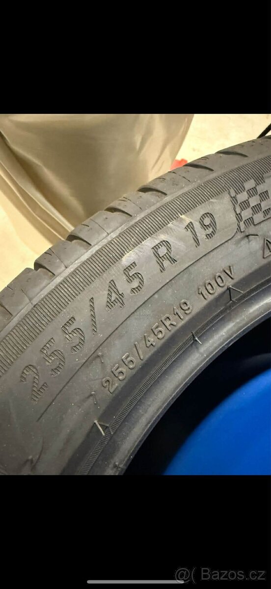 Pneu 255/45r19 - 2