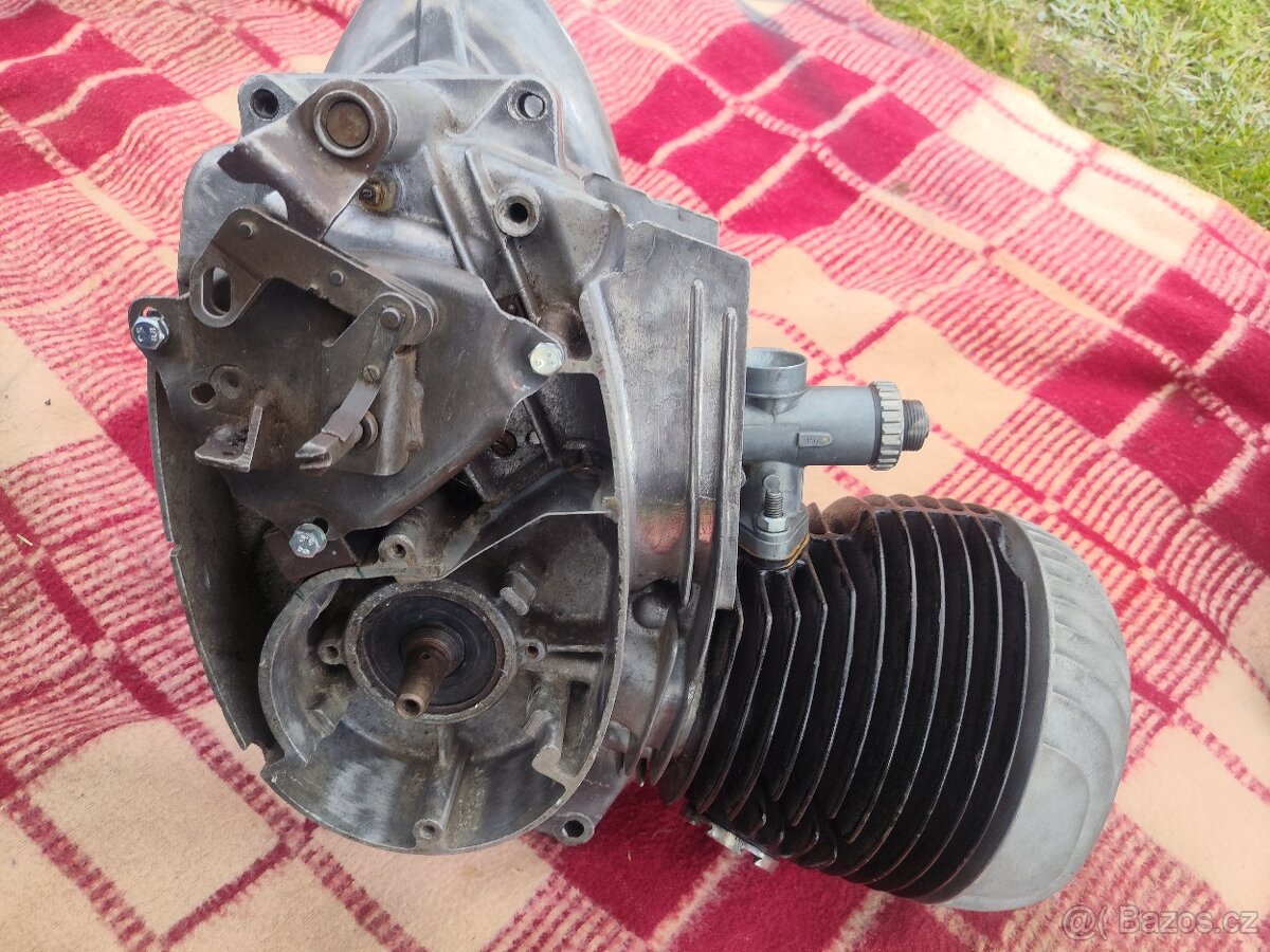 Jawa 250 panelka motor - 2