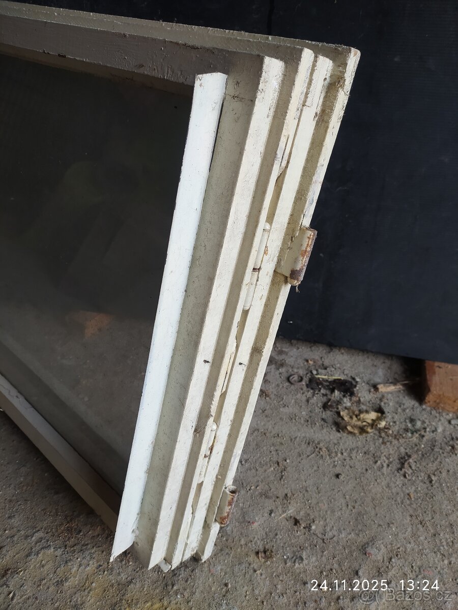 Okno sklopné dvojitě zasklené 80x50 cm. - 2