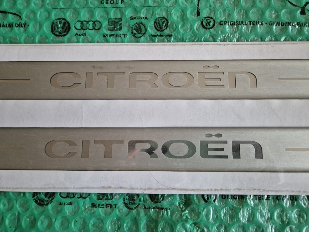 dekorativní ozdobné a ochranné lišty prahu Citroen C1 , C3 1 - 2