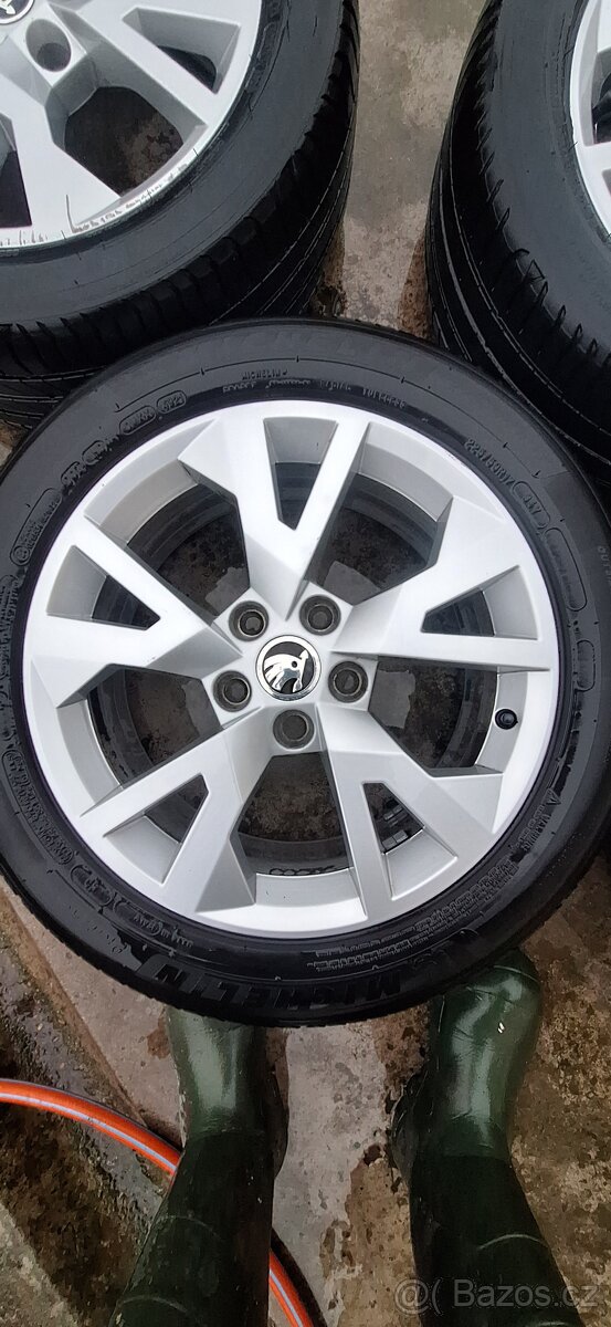 Kola Škoda scout R17 - 2