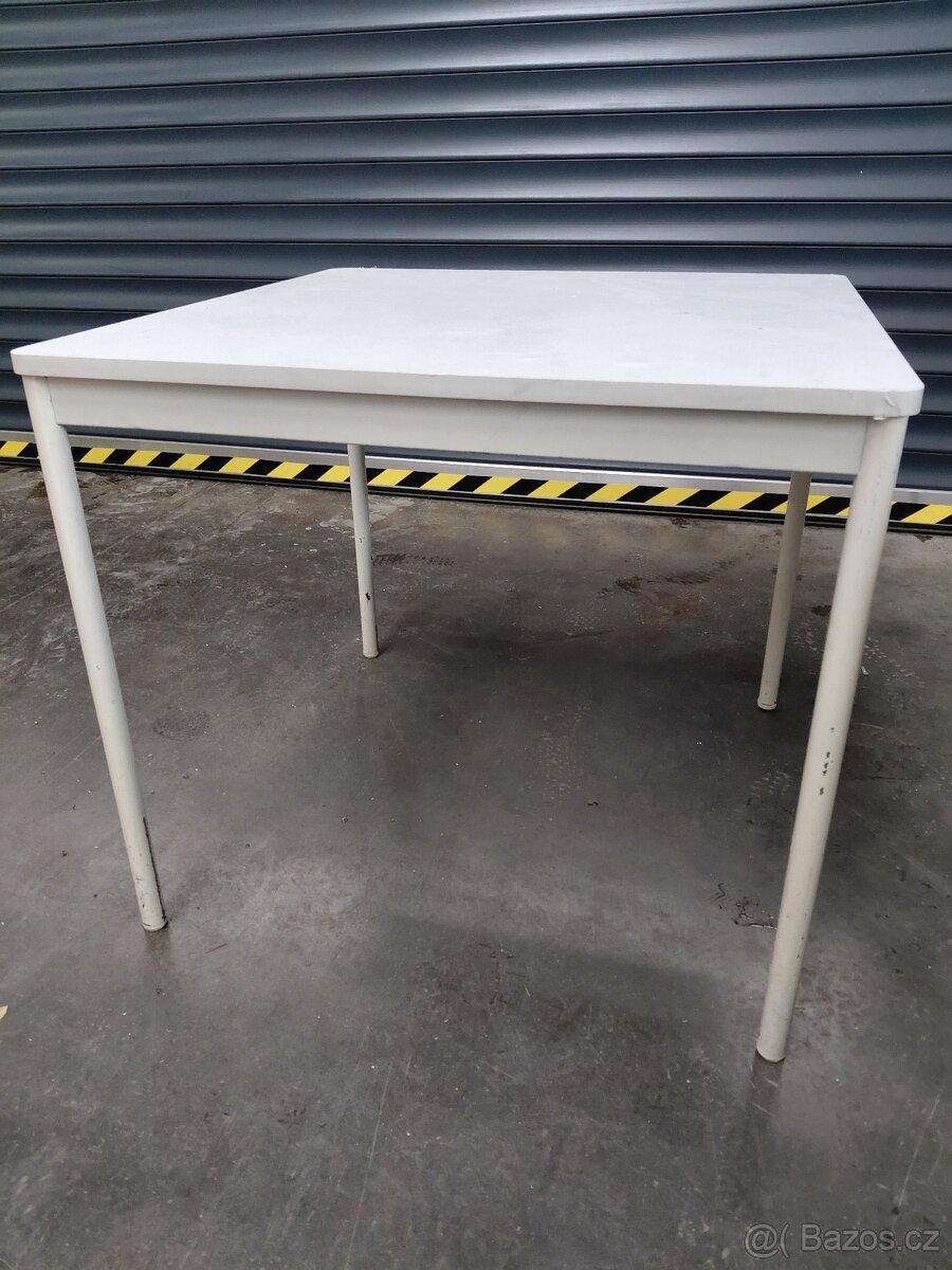 SLEVA 60% Dřevěný bílý stůl čtvercový - 2