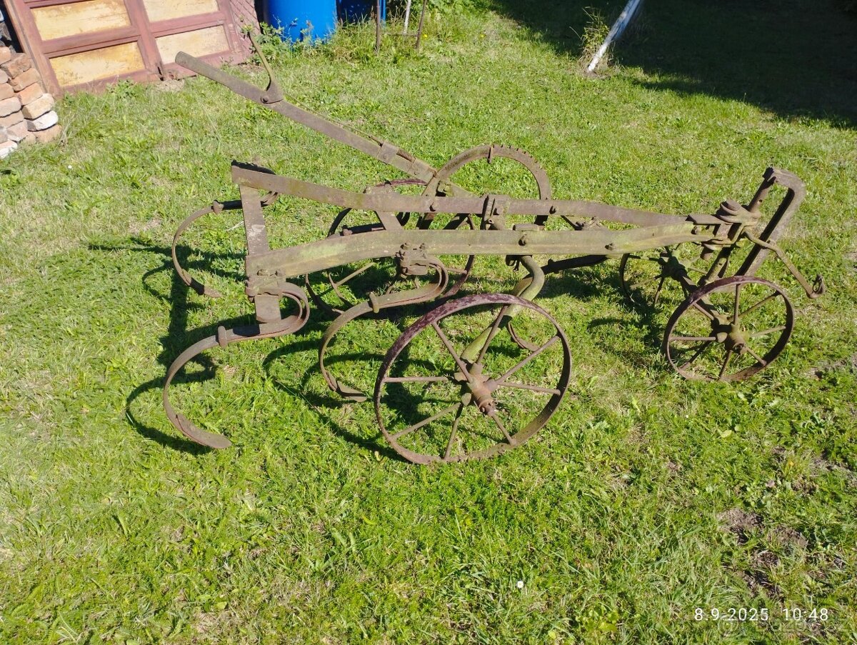 Prodám historicky stroj na orbu - 2