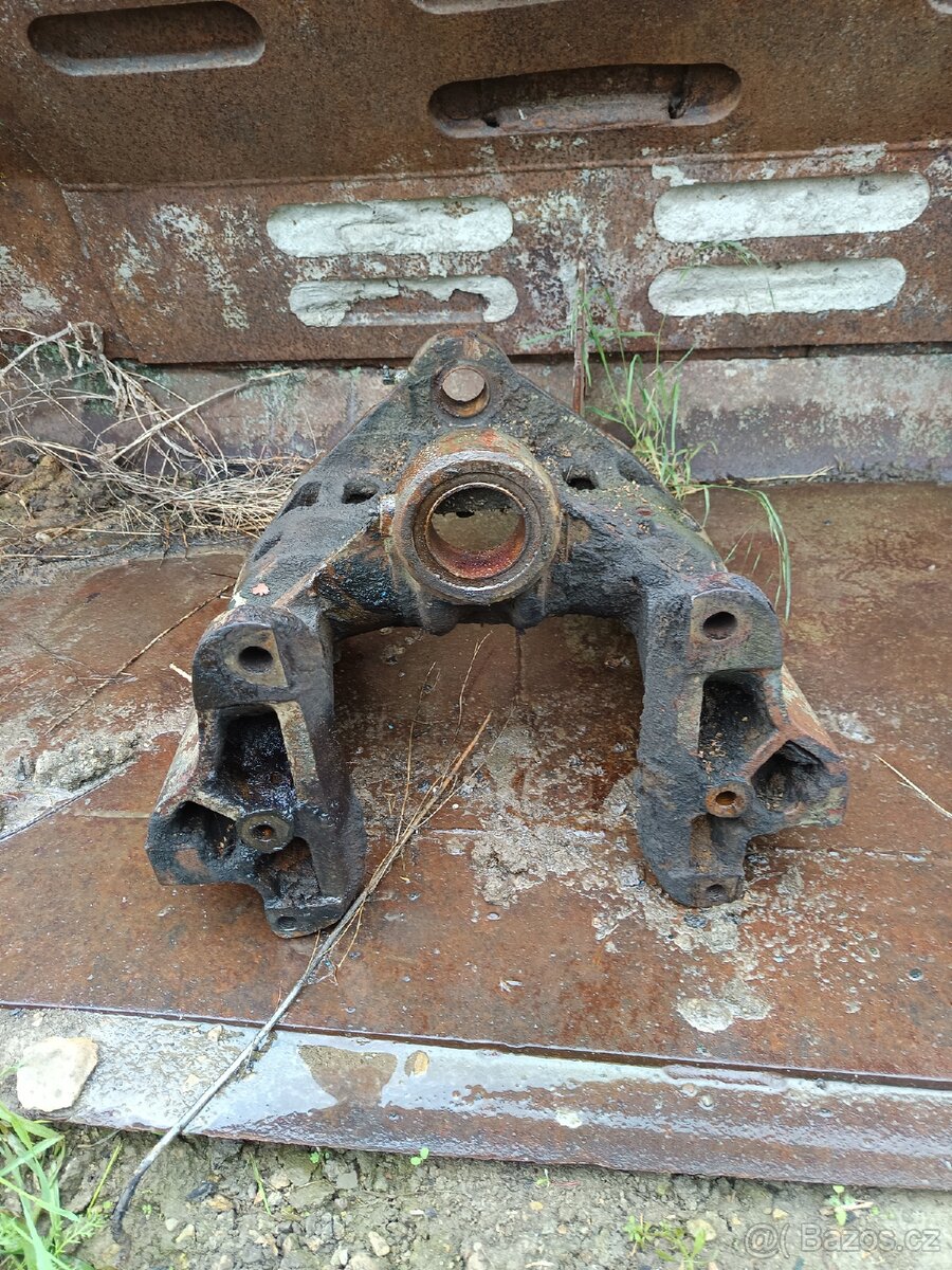 Prodám konzoli přední nápravy Zetor Crystal - 2