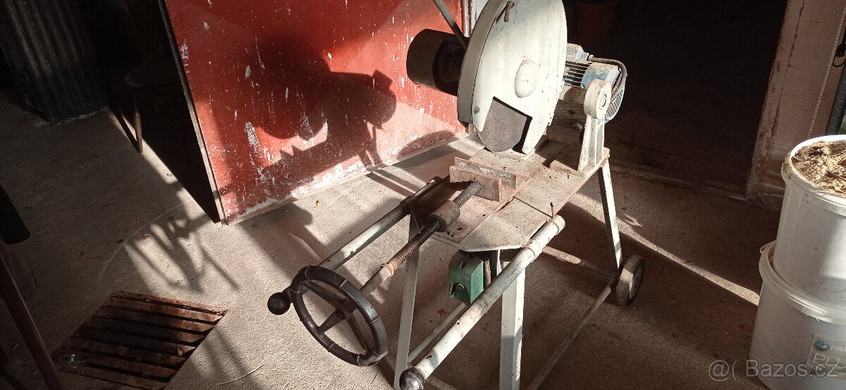 Pila na hutní materiál - 2