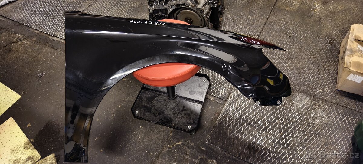 Audi A3 8v přední pravý blatník LY9T - 2