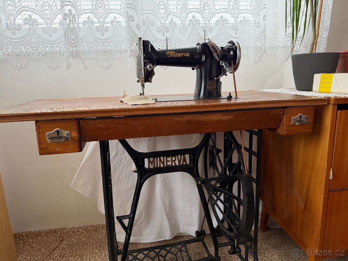 Šlapací šicí stroj - 2