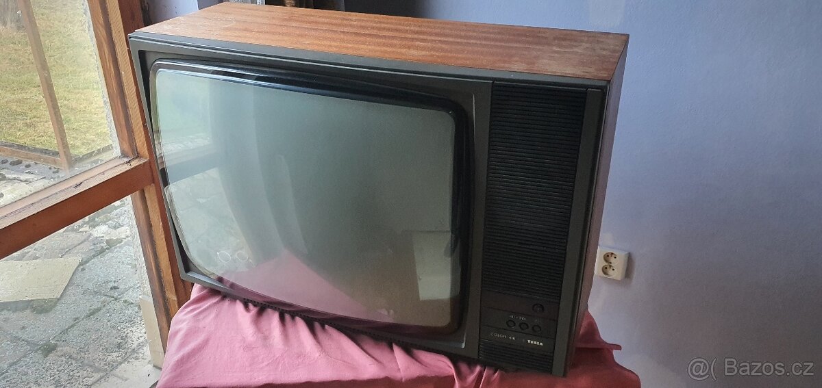 Stará televize Tesla 416 Color - 2