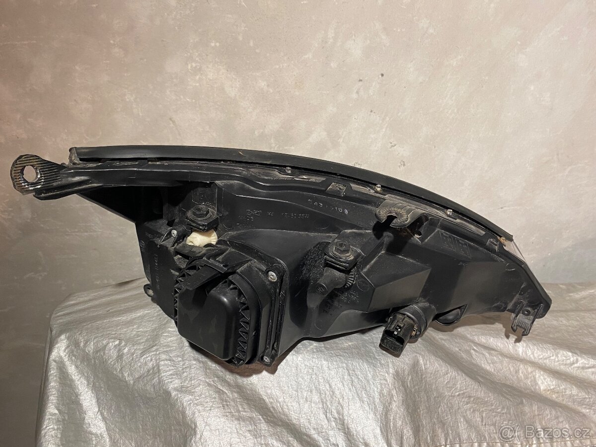 Ford focus mk1- přední světlomet - 2