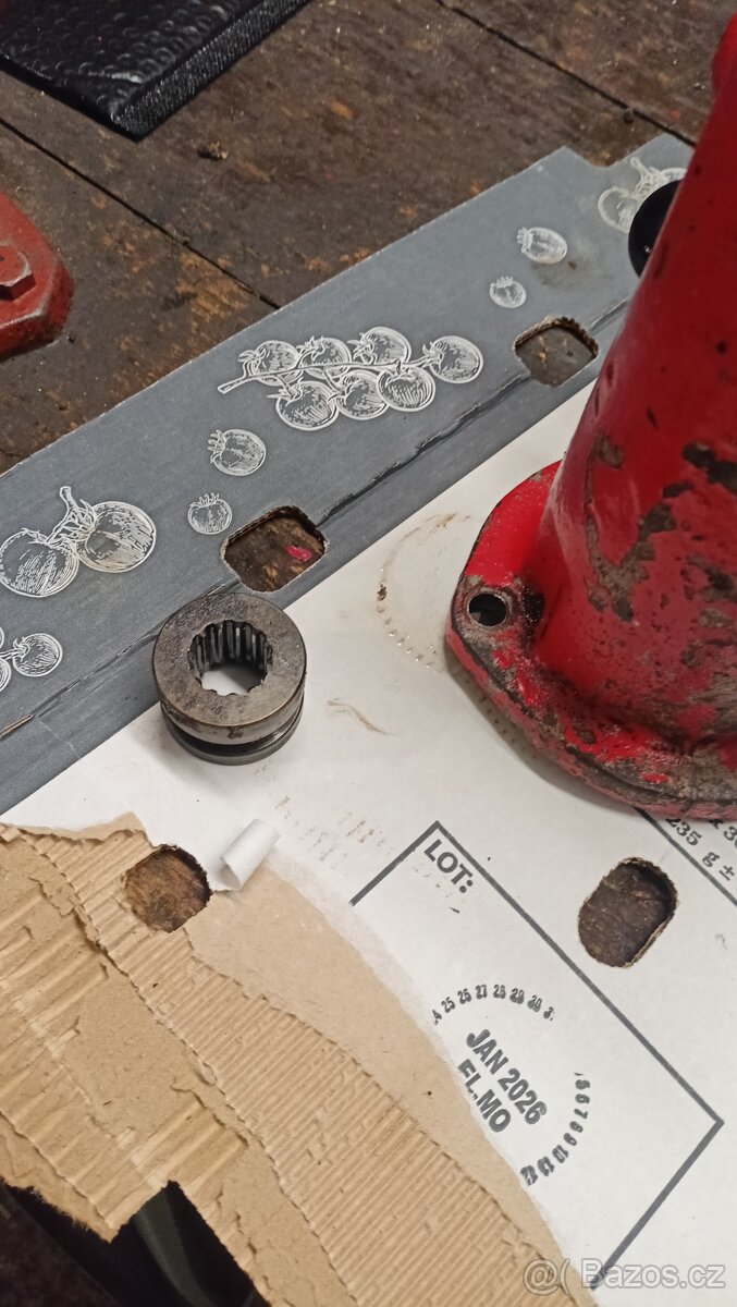 Držák-skříň náhonu Mf-70 - 2