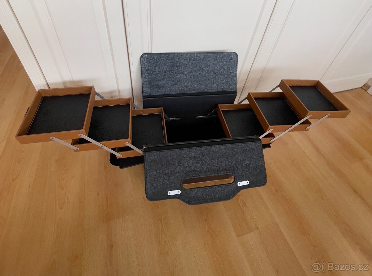 Vizážistický kufr Inglot - 2