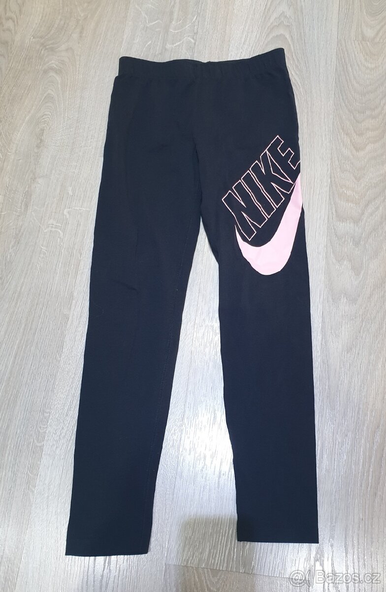 Leginy NIKE, vel.146 - NOVE - 2