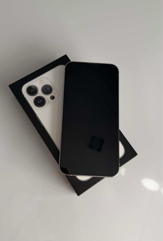 iPhone 13 Pro 256 GB bílý - 2