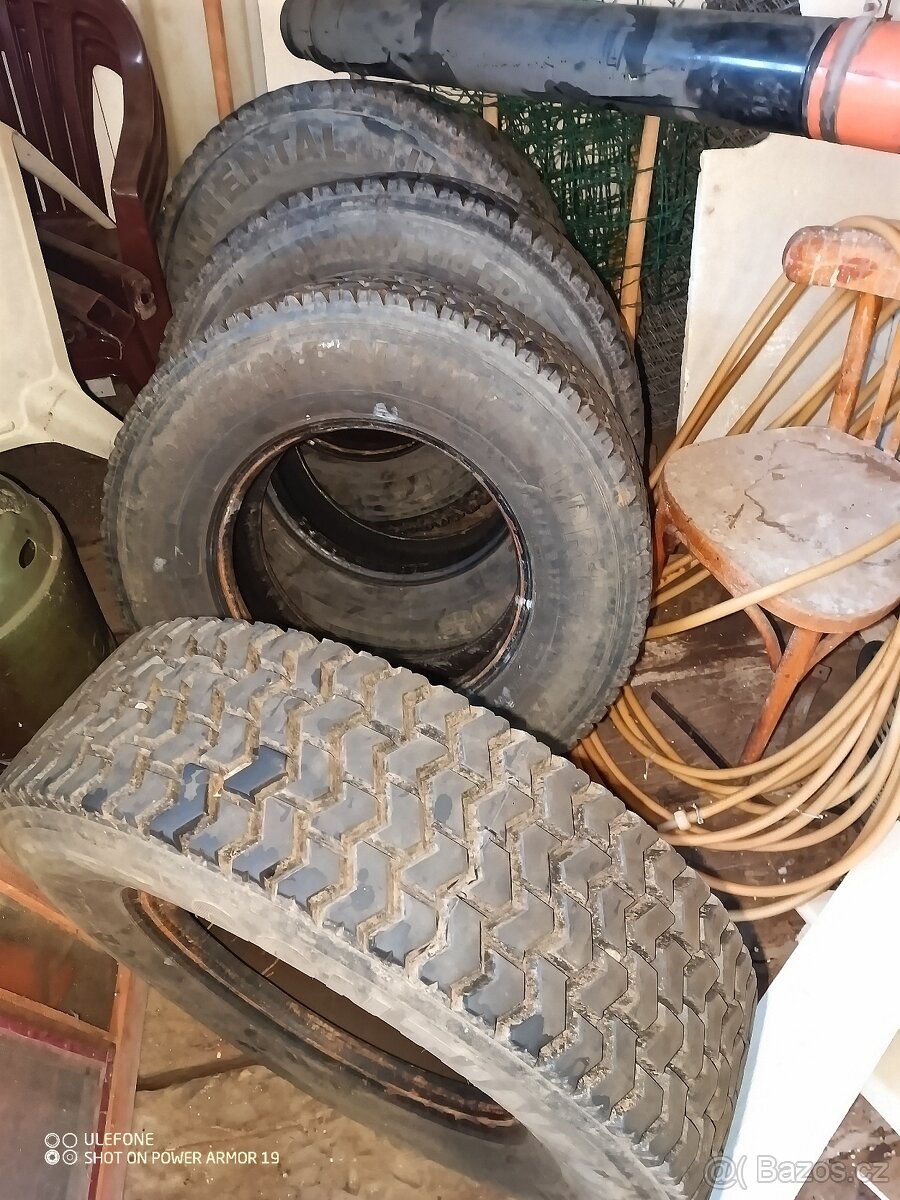 Prodám pneumatiky nákladní 245/70 R 17,5 - 2