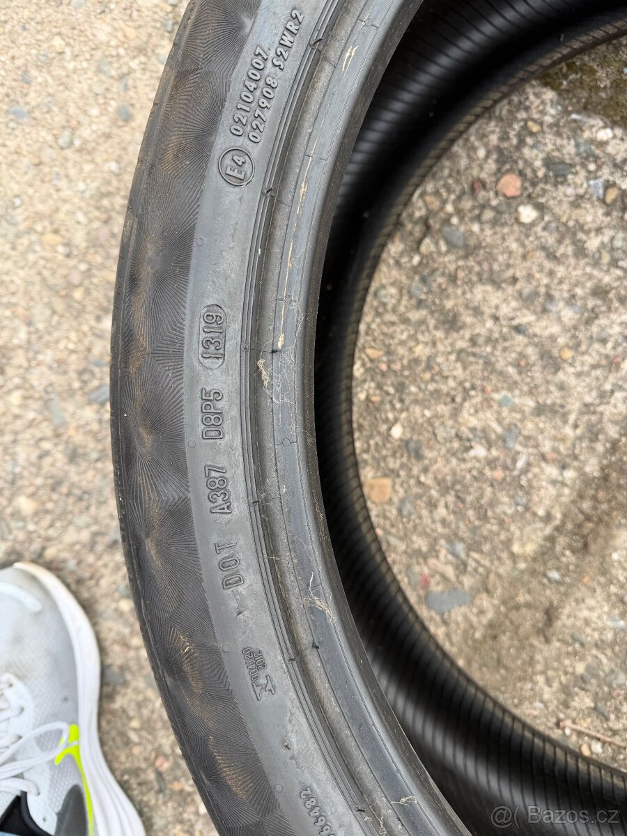 275/35 r22 - 2