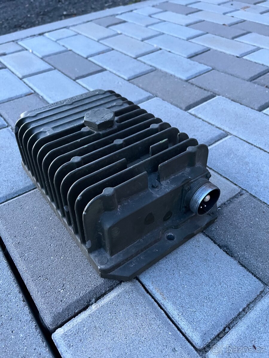 Praga V3S M2, Tatra 815 - regulátor napětí 28V - 2
