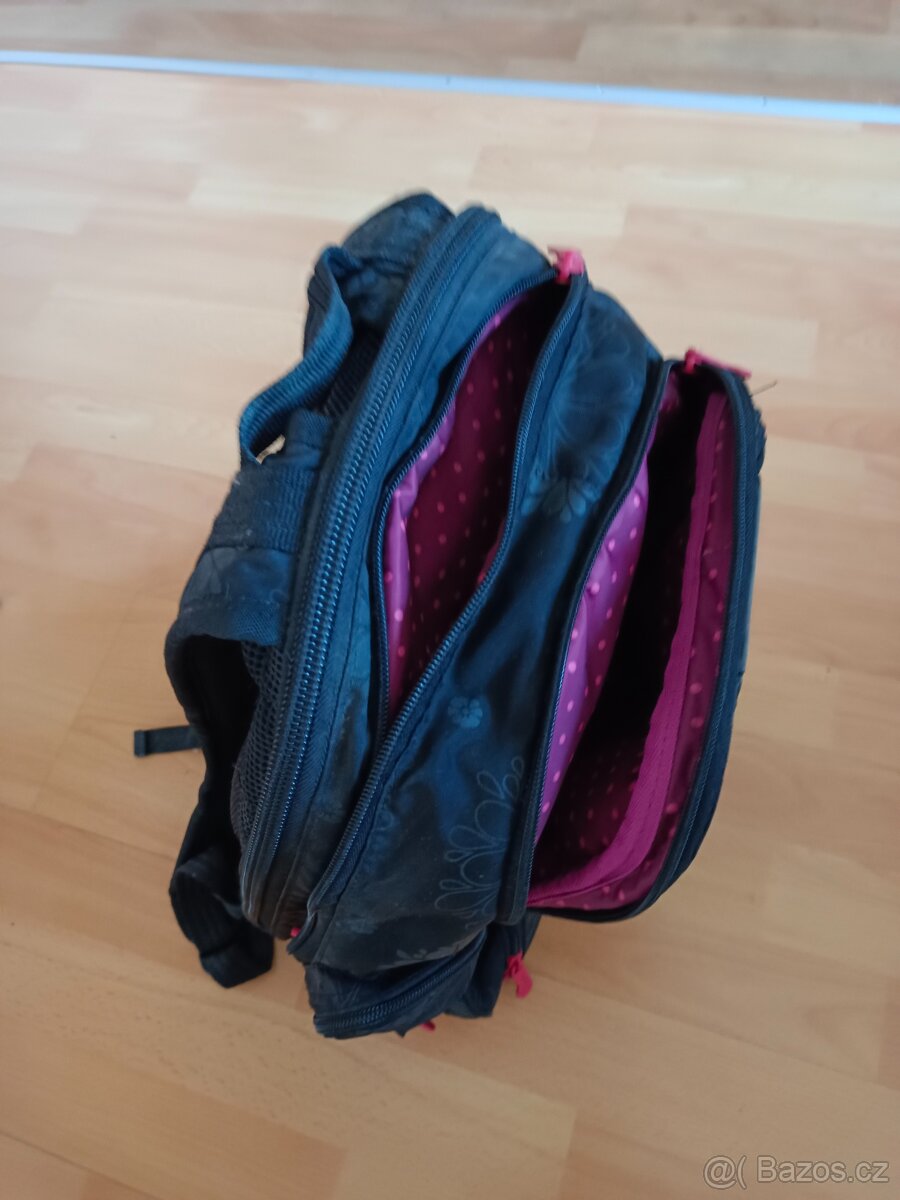 Divči školni batoh. - 2