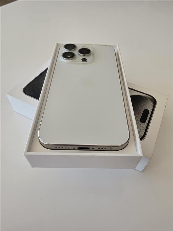 Apple iPhone 15 Pro 128 GB – bílý - 2