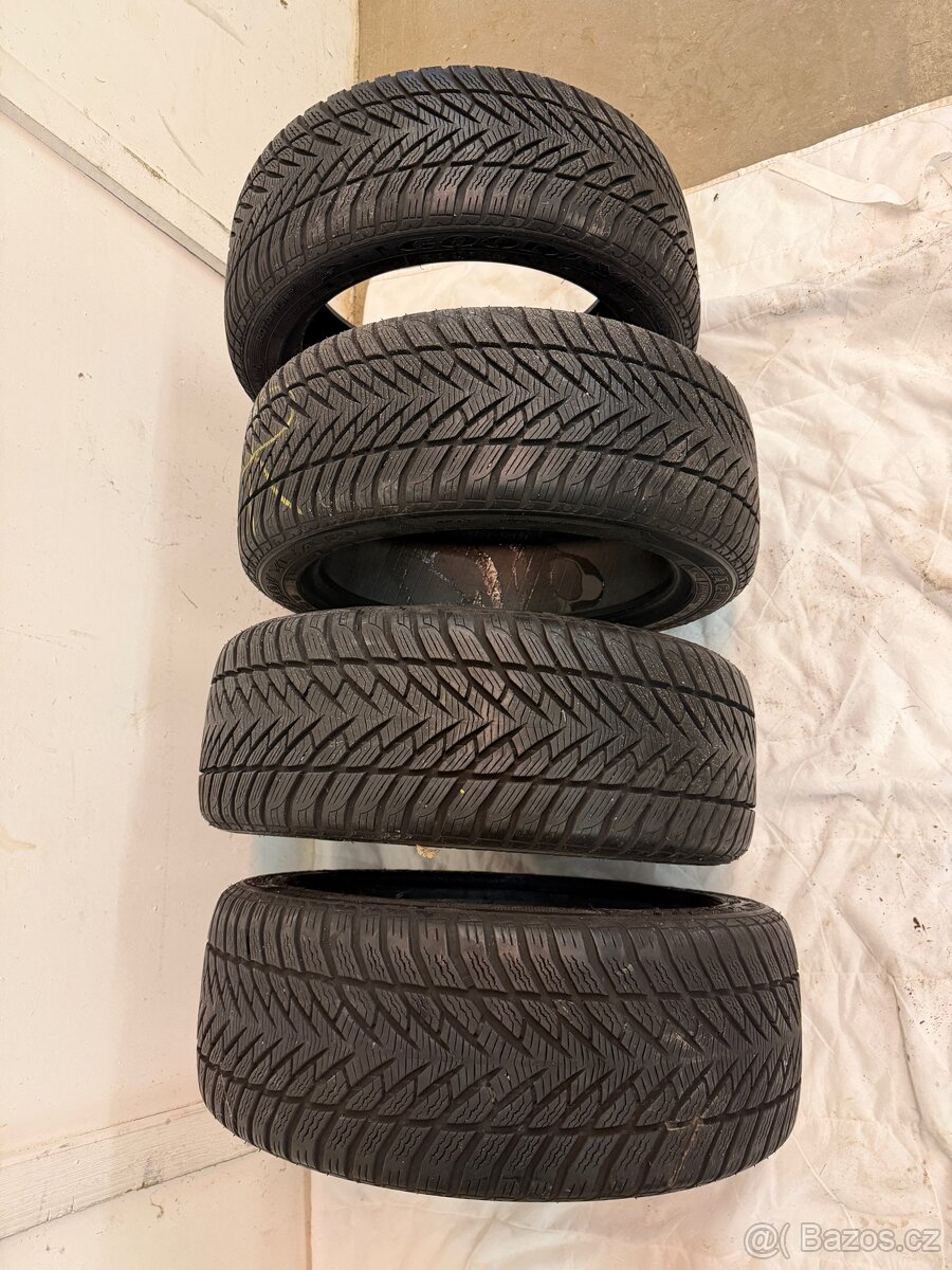 Celoroční guma 215/45 R 16 - 2