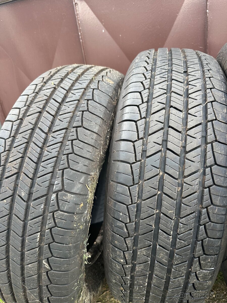 Celoroční 215/70 R16 - 2
