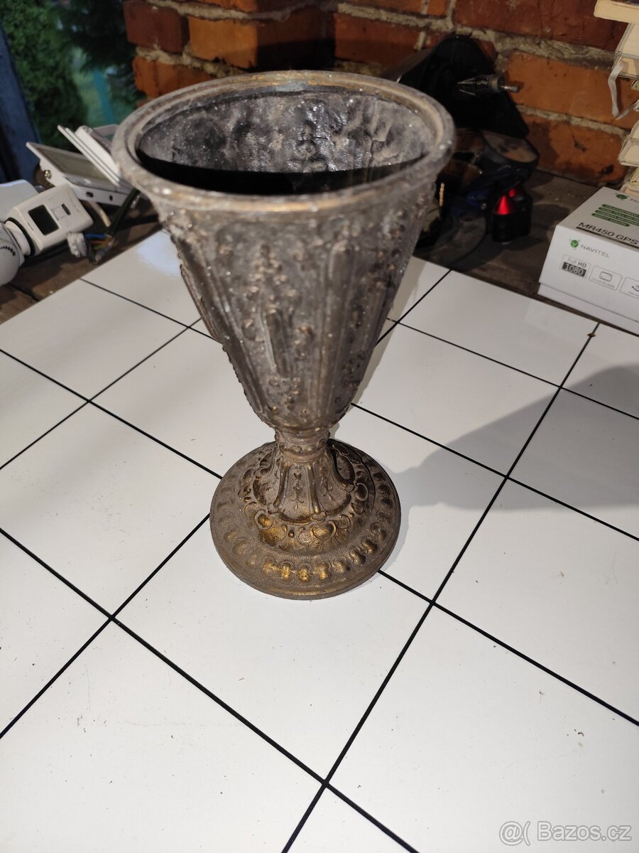 Dekorativní litinový kalich / pohár – starožitný styl - 2