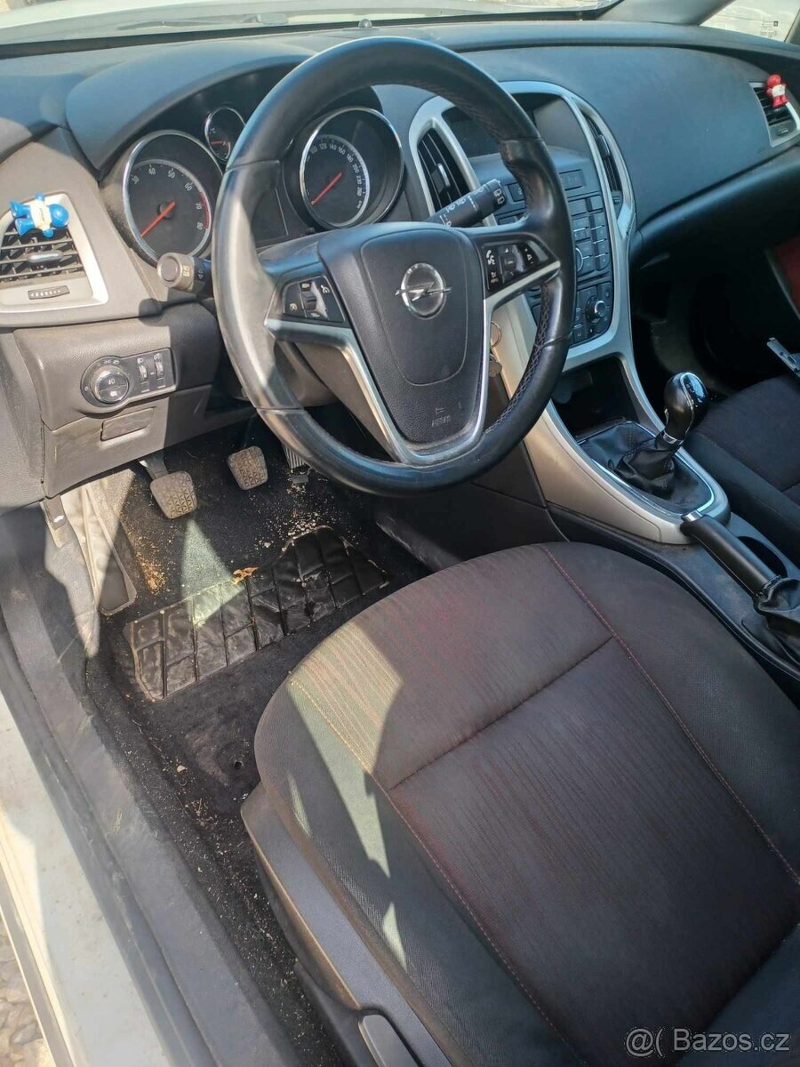 Rozpredám Opel Astra J ST 1.4 Turbo 88kw A14NET - 2
