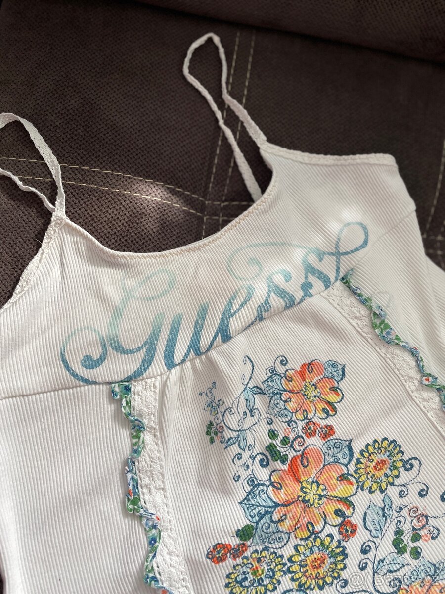 Bílé dívčí tílko/top značky Guess - 2