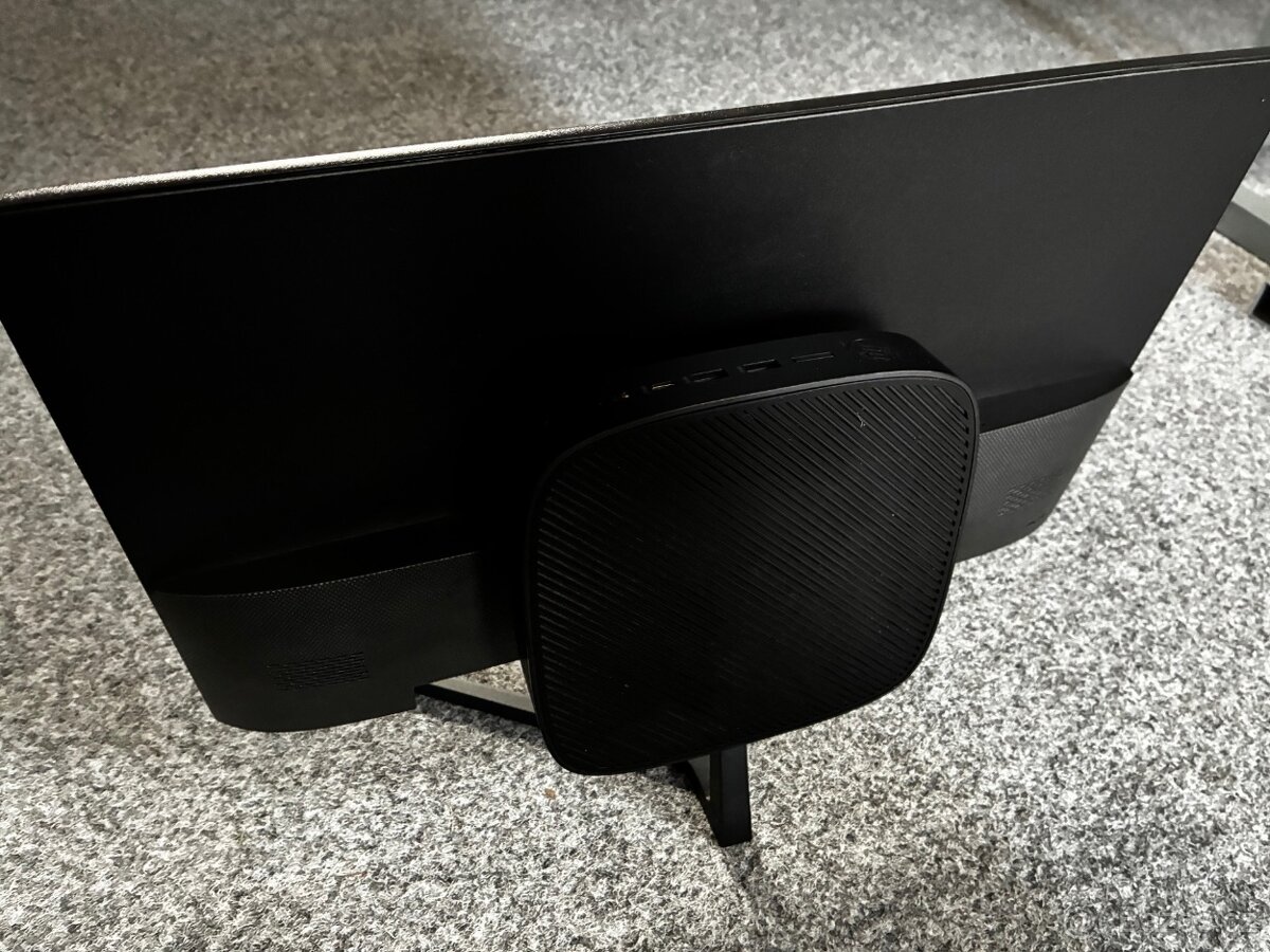 Stolní mini PC HP AMD Ryzen 2x2,4GHz, 8GB + Monitor 22" - 2