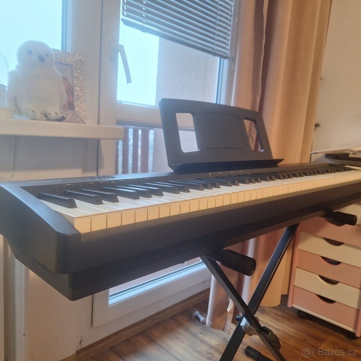 Digitální piano Roland FP-10 + stojan, minimálně hrané - 2