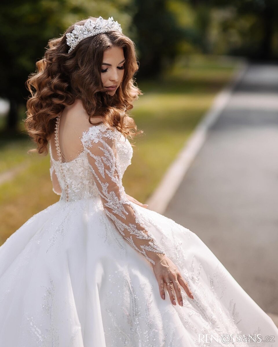 Svatební šaty + korunka jako dárek - 2