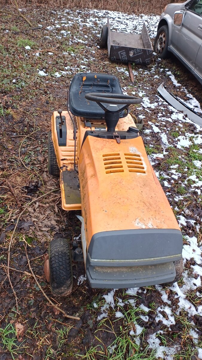 Zahradní traktor. - 2