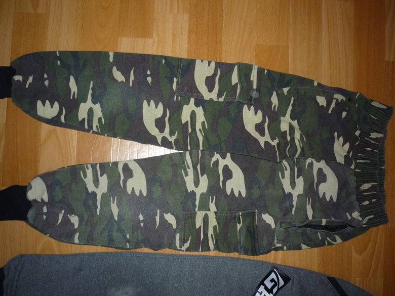 2x tepláky vel 128-134, cena za oboje - 2