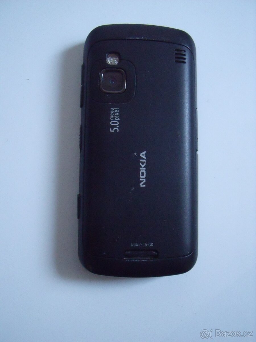 NOKIA C6 + nabíječka - 2