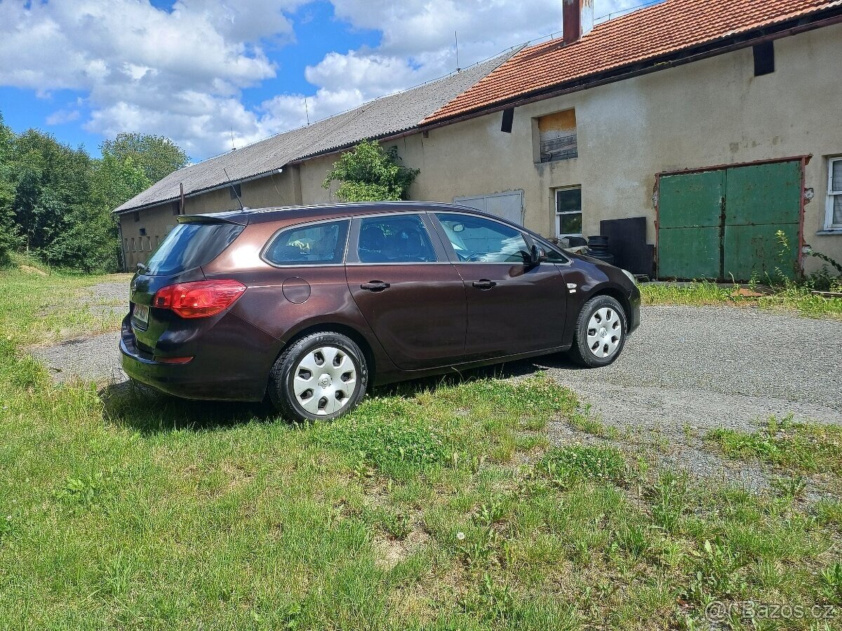 astra combi J 1,4 turbo - 2