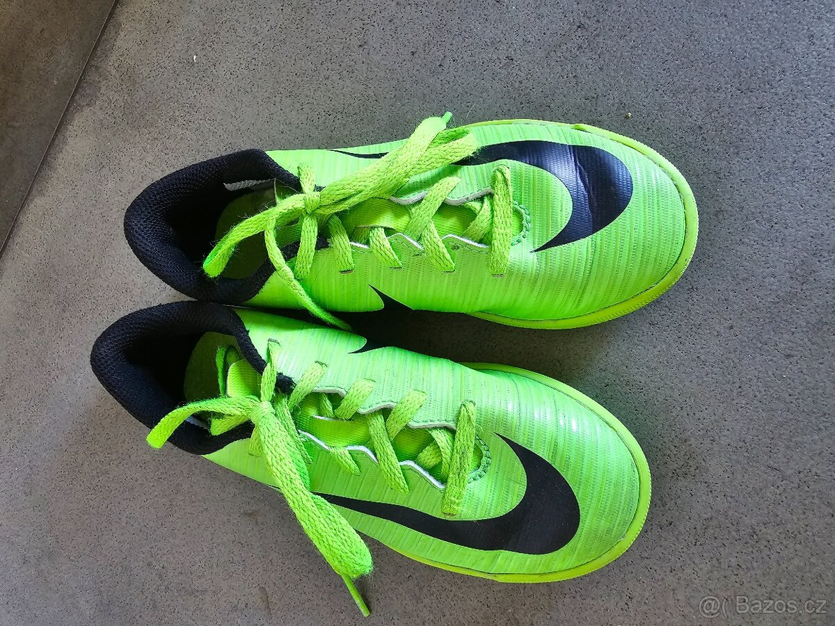 Sálovky Nike Mercurial - vel. 29,5 - 2
