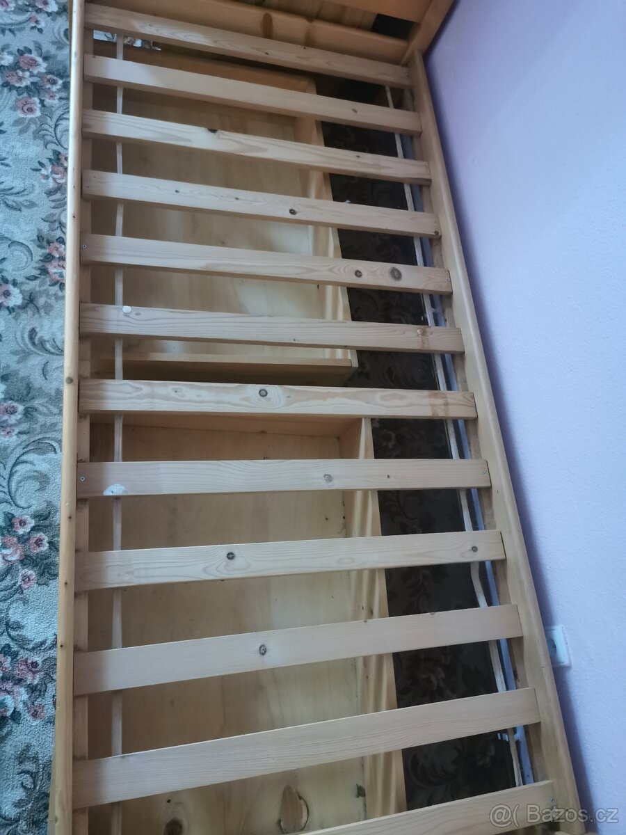 Dřevěná postel se šuplíky - 2