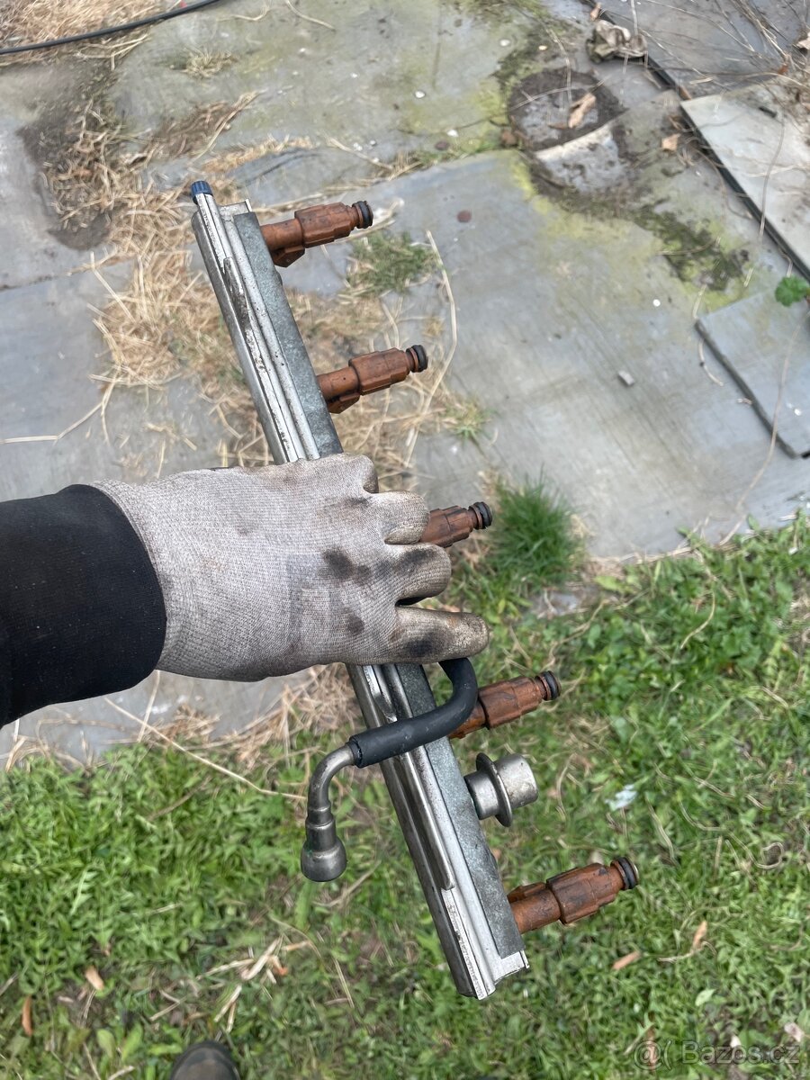 Lišta se vstřikama Volvo 2,4i 125kw - 2