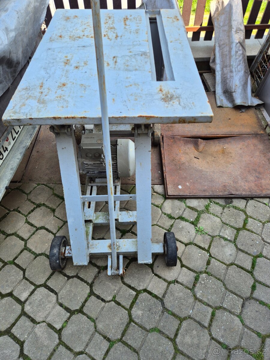 Rám cirkularky s motorem - 2