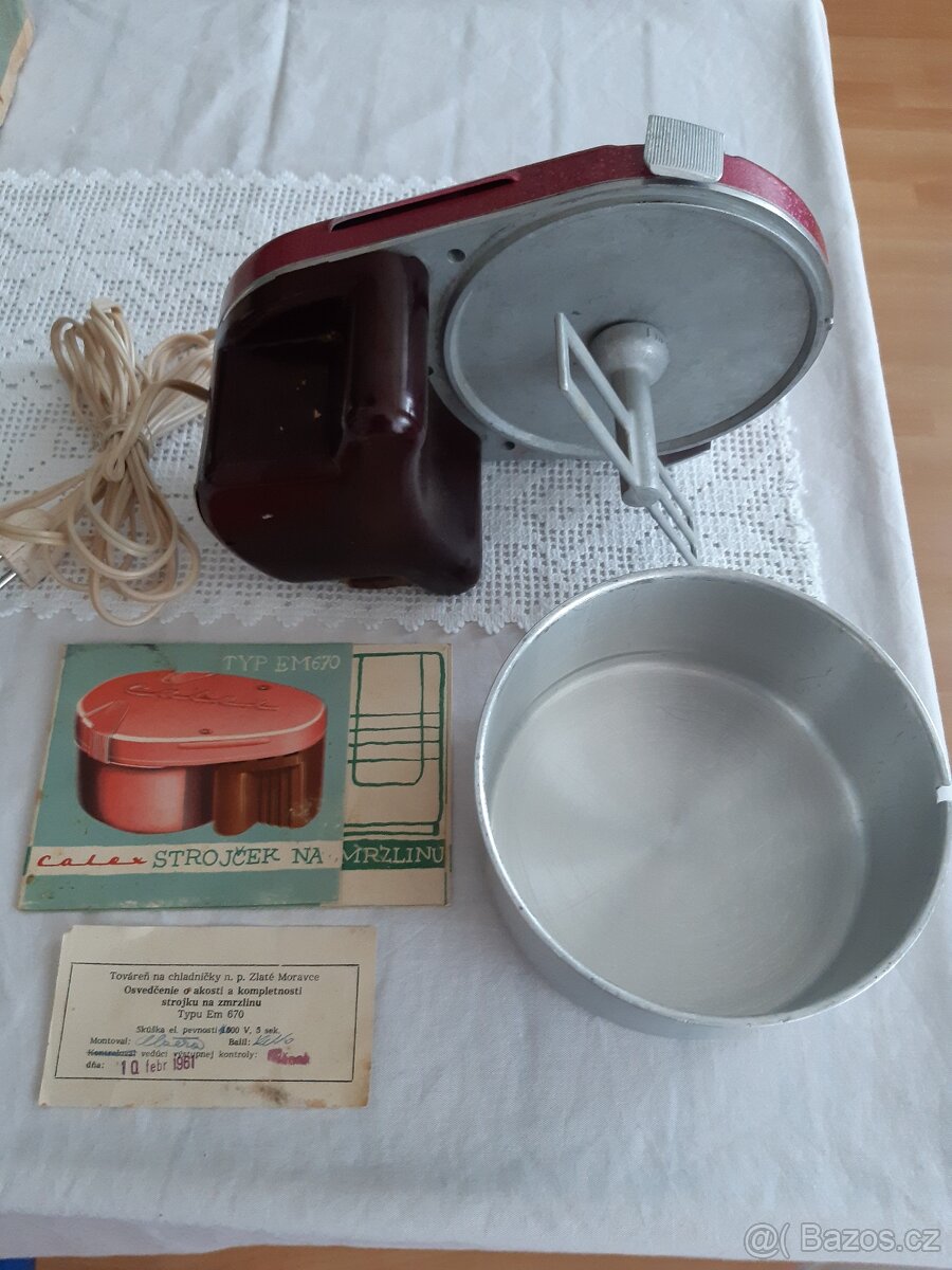 Zmrzlinový strojek z r.1962 - 2