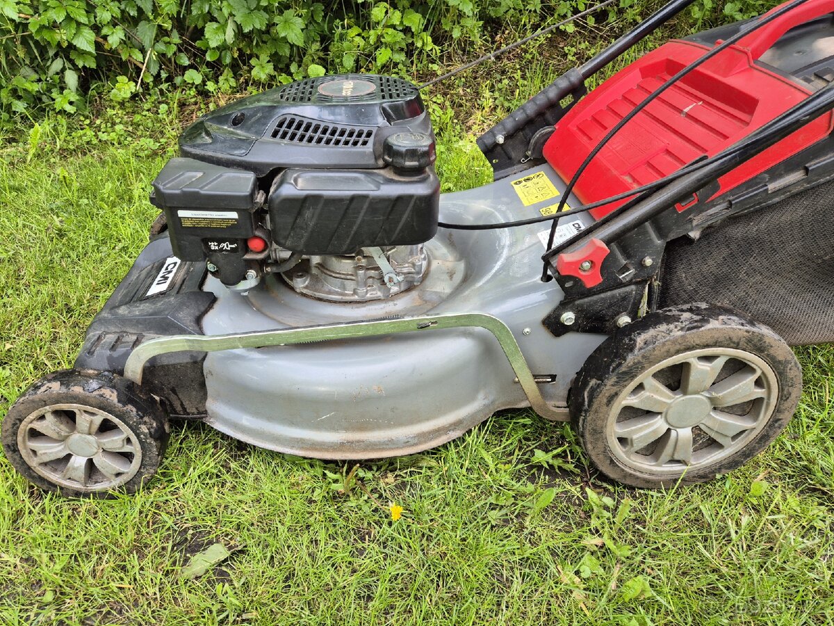 Motorová sekačka CMI s pojezdem. - 2