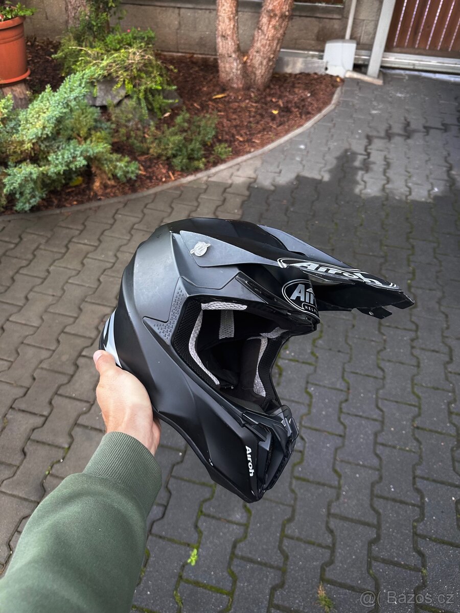 Airoh twist 2.0 helma