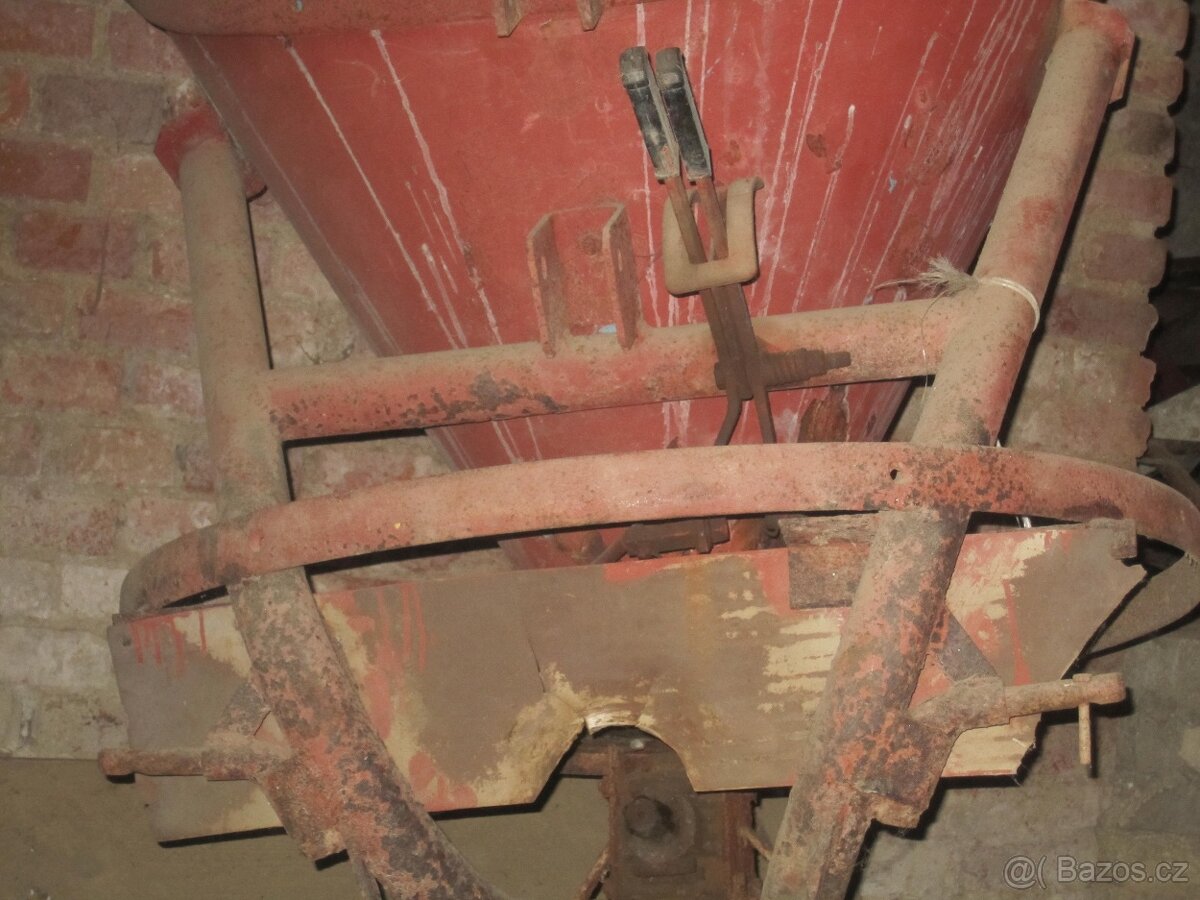 rozmetadlo umělých hnojiv - 2