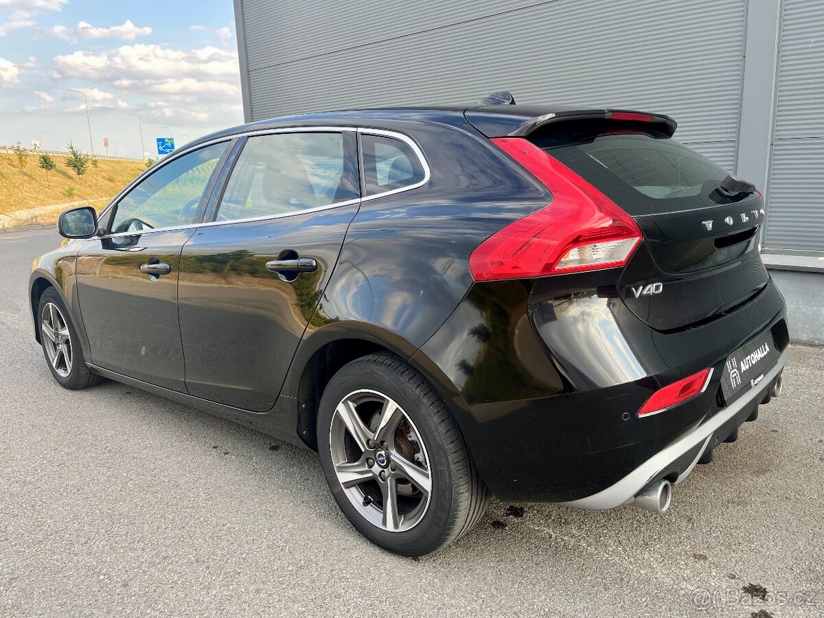 Volvo V40 D2 88kW R-Design VÝHŘEV Bi-Xenony NAVI Senzory - 2