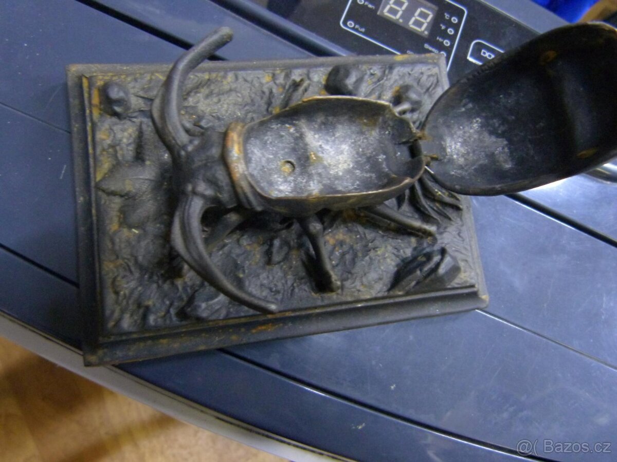 nádherný starožitný mosazný vyklápěcí popelník s motivem roh - 2